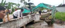 Jelang Musim Hujan Tiba, DLH Rohil Rutin Normalisasi Parit dan Sungai Sebagai Langkah Antisipasi Banjir