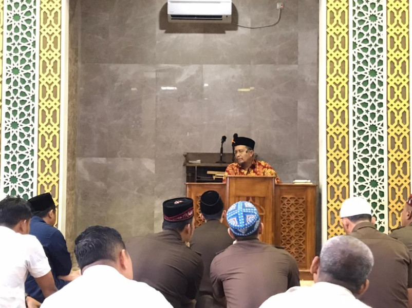 Ustadz DR H.Saidul Amin,MA Sampaikan Tausiyah Qobla Dzuhur di Mesjid Al Mizan    