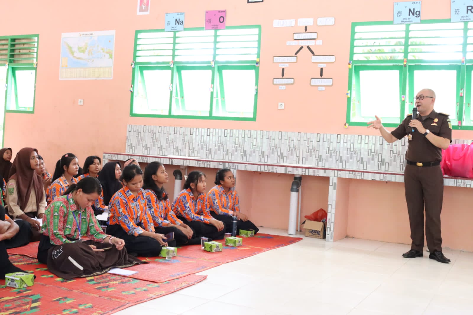 Jaksa Masuk Sekolah: Kejati Riau Lakukan Penyuluhan Hukum di SMA 4 Kandis