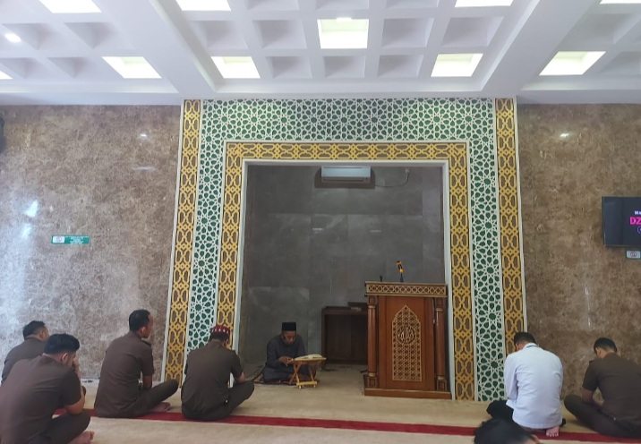 Ba'da Dzuhur di Mesjid Al Mizan, Ustadz Chairul Ichwan,S.PdiSampaikan Tausiyah    