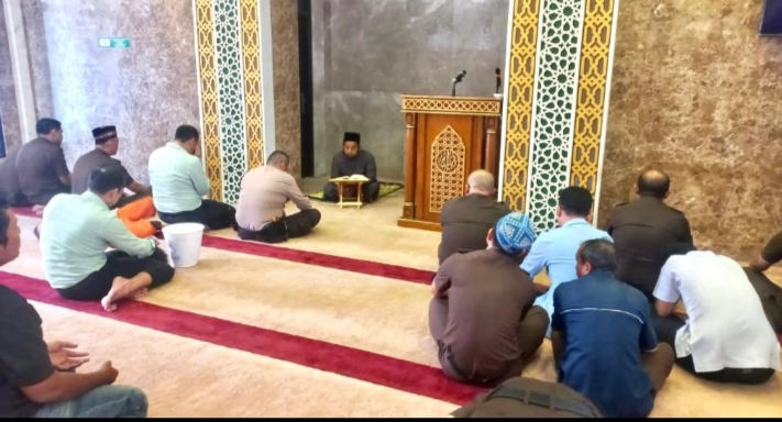 Tausiyah Ba'da Dzuhur, Ustadz Chairul Ichwan: Jika Anak Membaca Al Quran dan Mengamalkan Kandungan Didalamya Maka Kedua Orangtuanya Akan Dikenakan Mahkota Pada Hari Kiamat