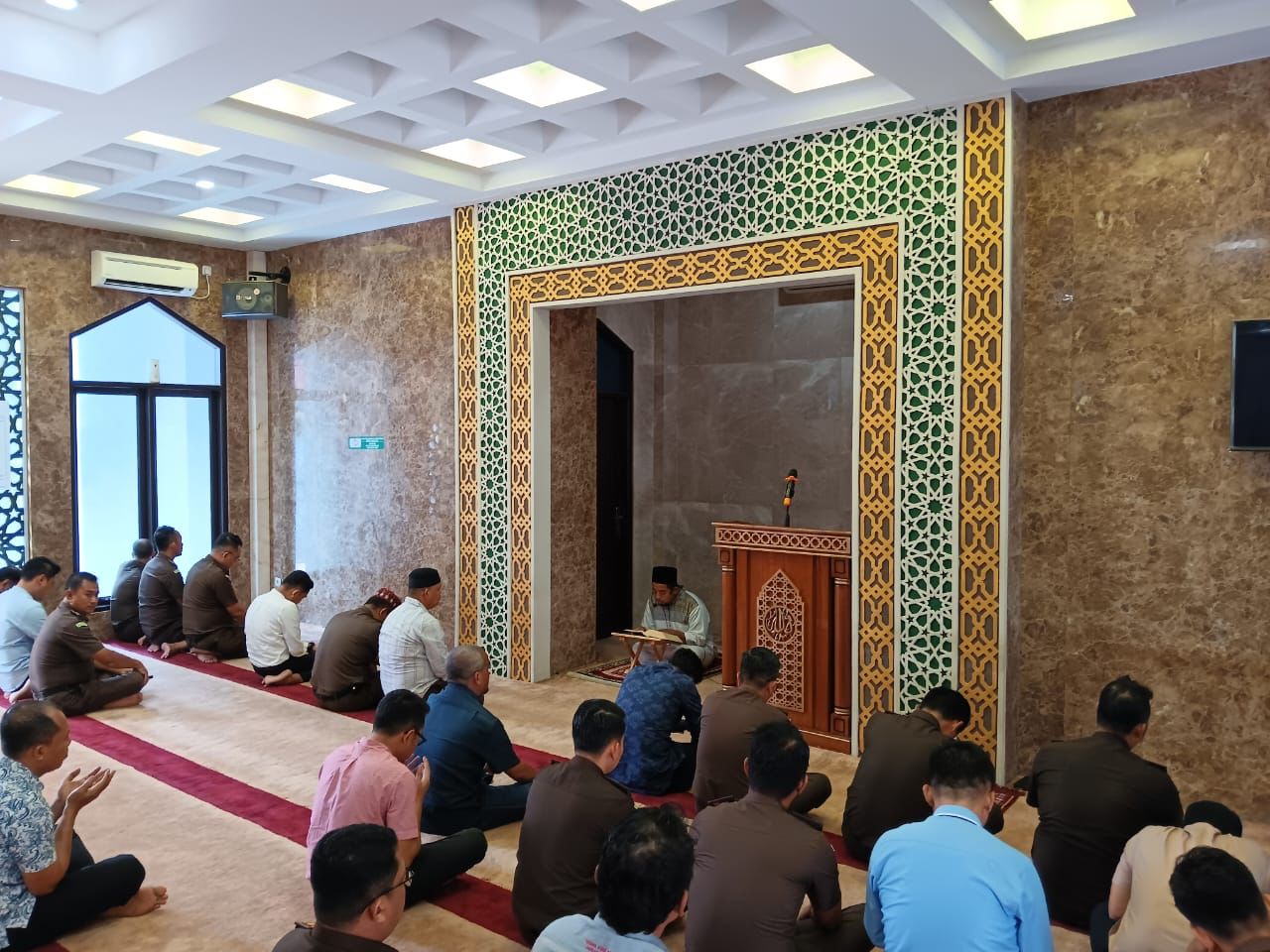 Ustadz Chairul Ikhwan Sampaikan Tausiyah Ba'da Dzuhur di Mesjid Al Mizan