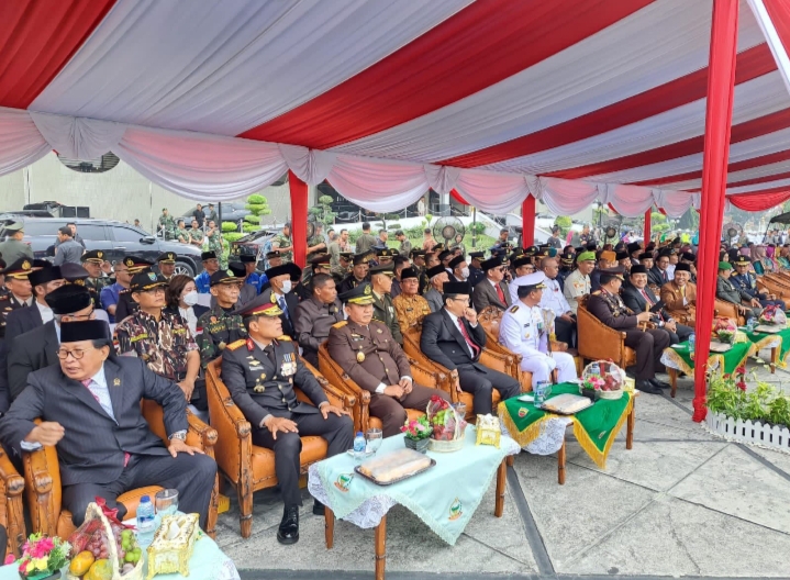 Wakil Kepala Kejaksaan Tinggi Riau Hadiri  Upacara HUT TNI Ke - 78 Tahun 2023