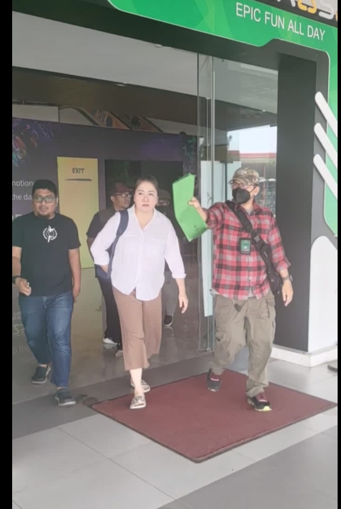 Tim Tabur Kejaksaan Agung dan Kejaksaan Tinggi Jawa Timur Berhasil Mengamankan DPO Terpidana Vinna Sencahero