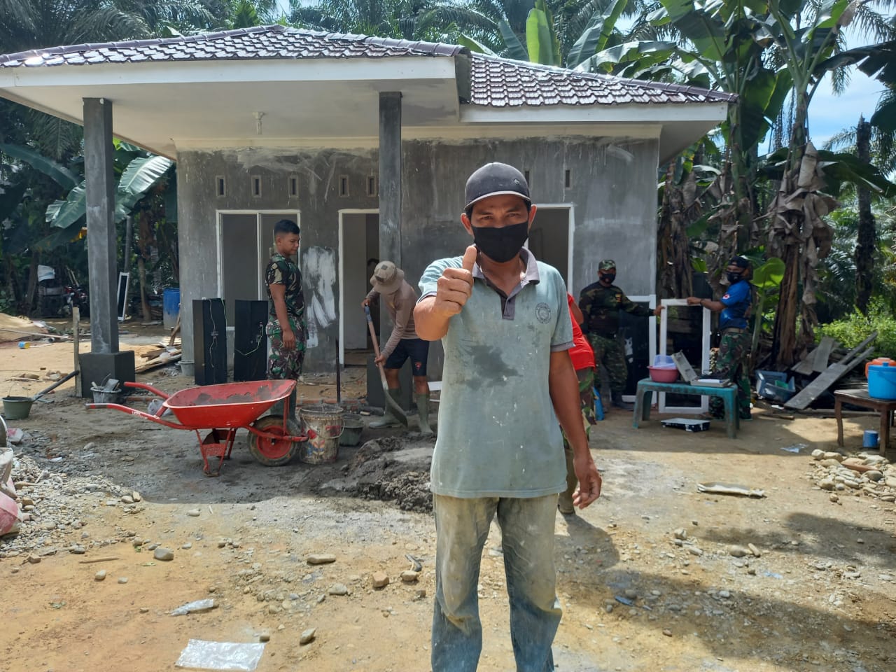 Apresiasi Bedah Rumah Oleh TNI, Suratya: Dede Sangat Pantas Dapat Program Bedah Rumah TMMD