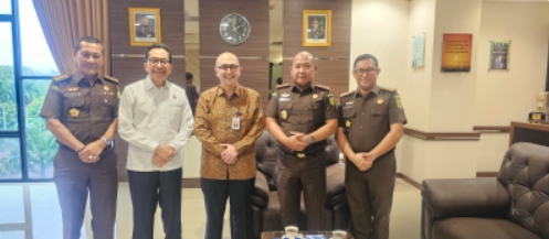 Kajati Riau Terima Kunker dan Silaturahmi Plt Kepala OJK Riau