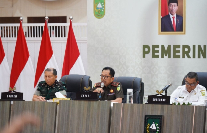 Kajati Riau Hadiri Rapat Koordinasi Permasalahan Konflik Lahan dan Sosialisasi Kebijakan Fasilitasi Pembangunan Kebun Masyarakat di Provinsi Riau