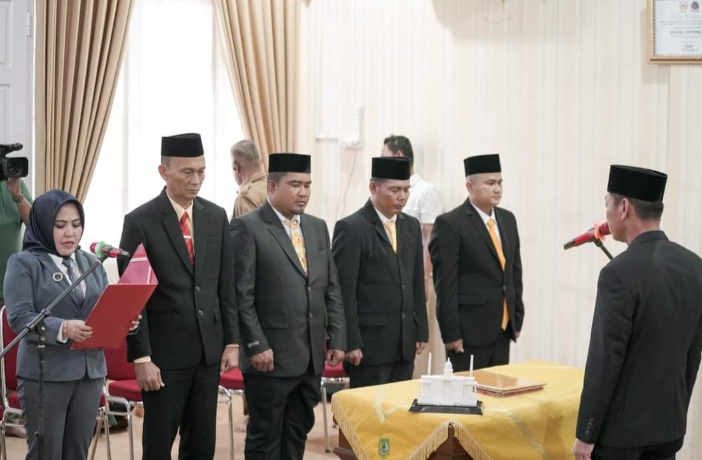 Bupati Rokan Hilir Lantik Pengurus Dan Dewan Pengawas BUMD SPR, Rahman ...