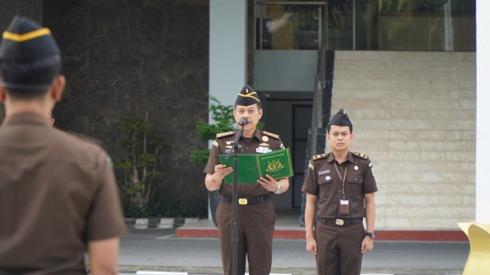 Aspidmil Kejati Riau Penerima Apel Kerja Pagi:  Kejaksaan Agung Lembaga Penegak Hukum Dipercaya Oleh Masyarakat Dengan Persentase 81,2%