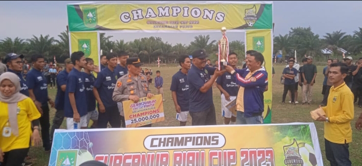 Libas Persetara Cikampak FC 2-0, DLH Rohil FC Juara Piala Gubernur Riau