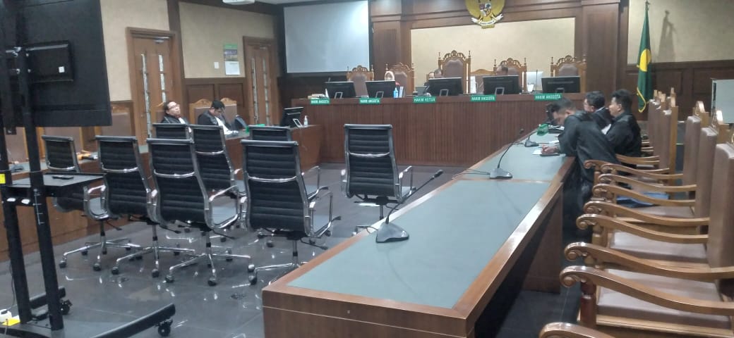 Majelis Hakim PN Jakpus Vonis Terdakwa Raja Thamsir Rachman 7 Tahun Penjara