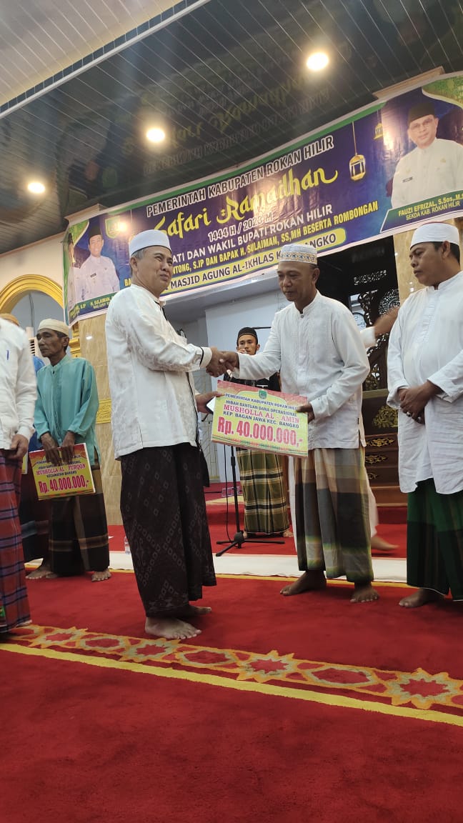 Bupati Rohil Safari Ramadhan di Mesjid Al Ikhlas, Serahkan Bantuan Untuk 25 Rumah Ibadah di kecamatan Bangko