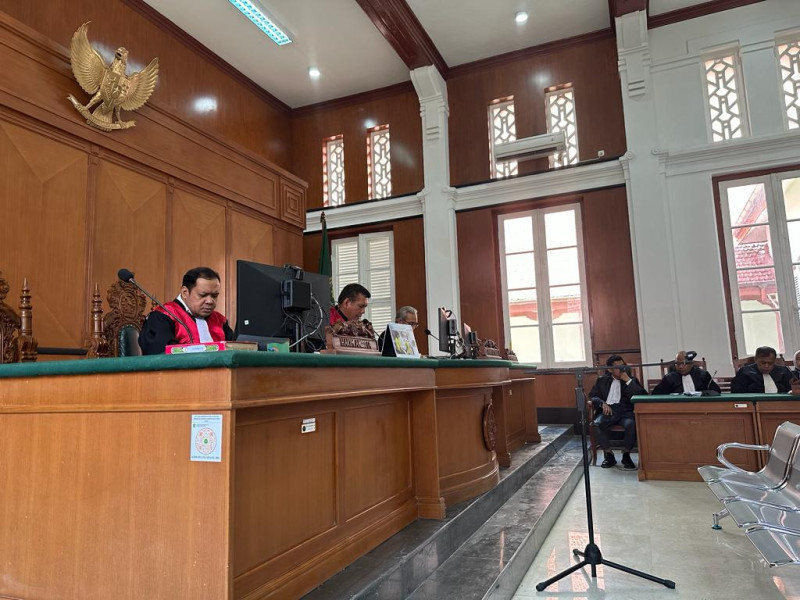 Majelis Hakim Tipikor PN Makasar Menolak Semua Keberatan/ Eksepsi Terdakwa Ir H Haris Yasin Limpo,MM dan Terdakwa Irawan Abadi