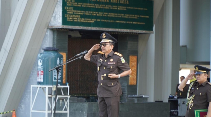 Kajati Riau Pimpin Upacara Hari Pahlawan