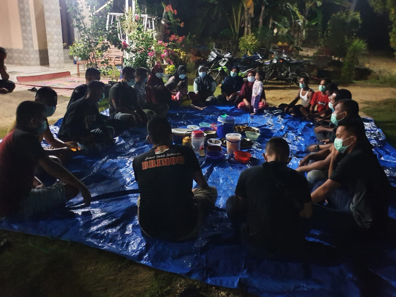 Warga Undang Anggota Satgas TMMD Makan Bersama di Rumah Zul