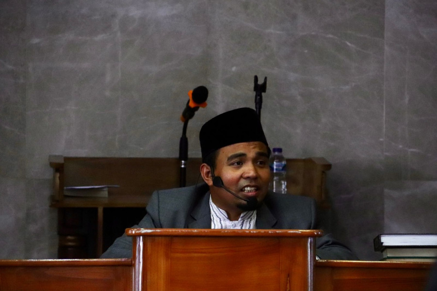 Ustadz DR H Zulhendri Rais LC MA Sampaikan Tausiyah Qobla Dzuhur di Mesjid Al Mizan Kejati Riau