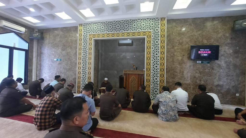Tausiyah Bada Dzuhur di Mesjid Al- Mizan, Ustadz Chairul Ikhwan Sampaikan Manfaat Zikir