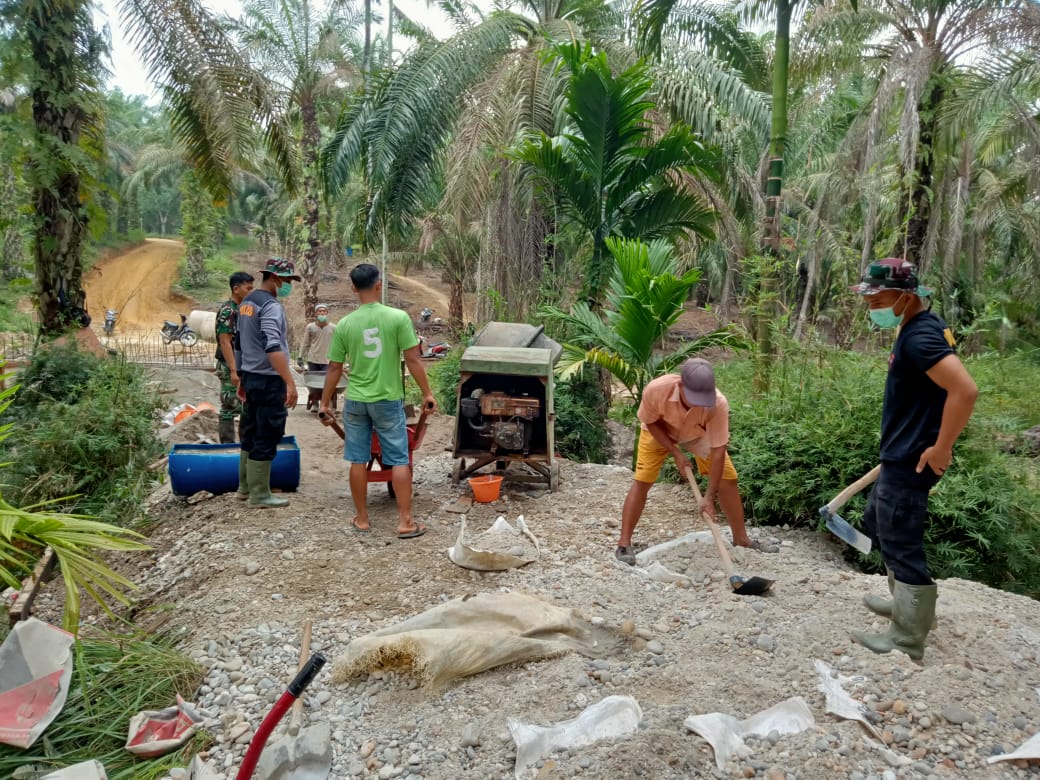 Satgas TMMD Lakukan Pengecoran Box Culvert di Jalan Pendidikan Dusun Suka Mulia Jaya