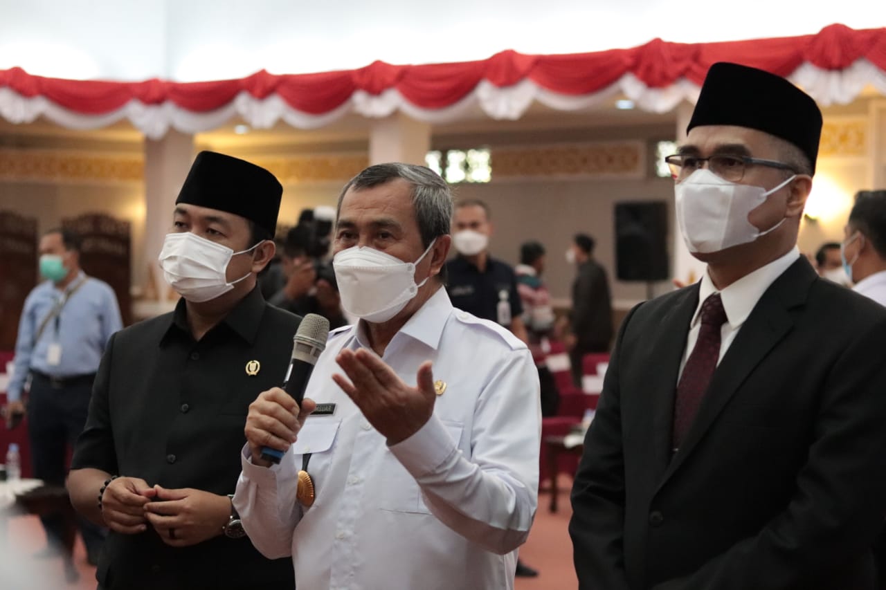 Laksanakan Penyerahan DIPA dan Alokasi TKDD 2022, Kepala Kanwl DJPb Riau Dampingi Gubri