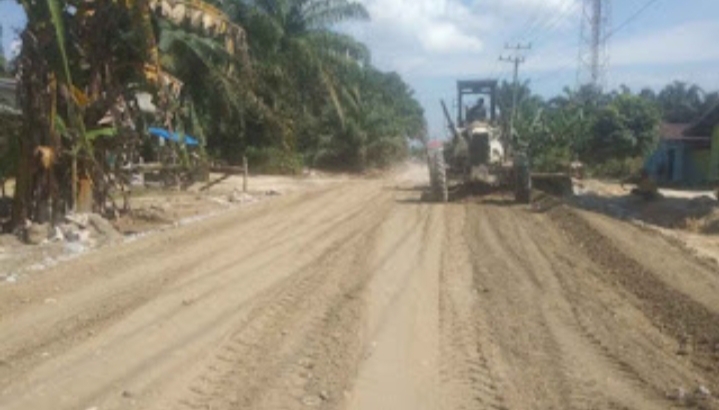 Pemrov Riau Gesa Perbaikan Ruas Jalan di Rohil dan Dumai