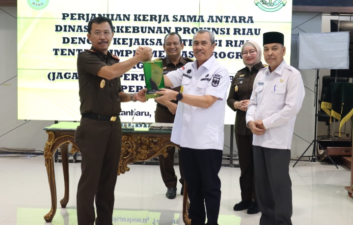 Kajati Riau Hadiri Penandatanganan Kesepakatan Bersama Antara Dinas Perkebunan dengan Kejati Riau Tentang Implementasi Program 'Jaga Zapin'