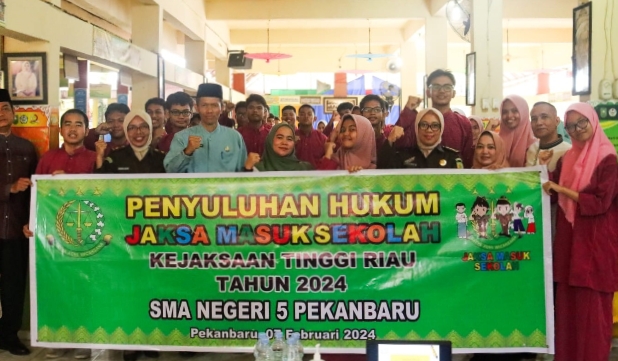 Jaksa Masuk Sekolah (JMS): Kejati Riau Berikan Penyuluhan Hukum pada Siswa/i SMA Negeri 5 Pekanbaru