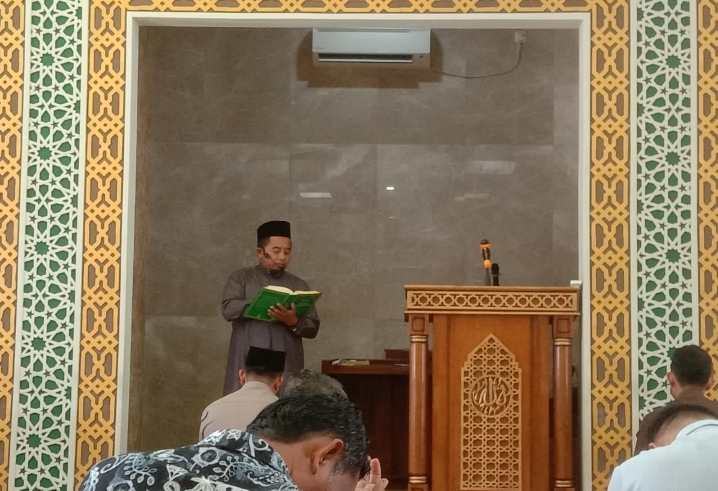 Tausiyah Qobliyah Dzuhur, Ustadz Chairul Ichwan Sampaikan Sholat Berjamaah Memiliki Banyak Keutamaan