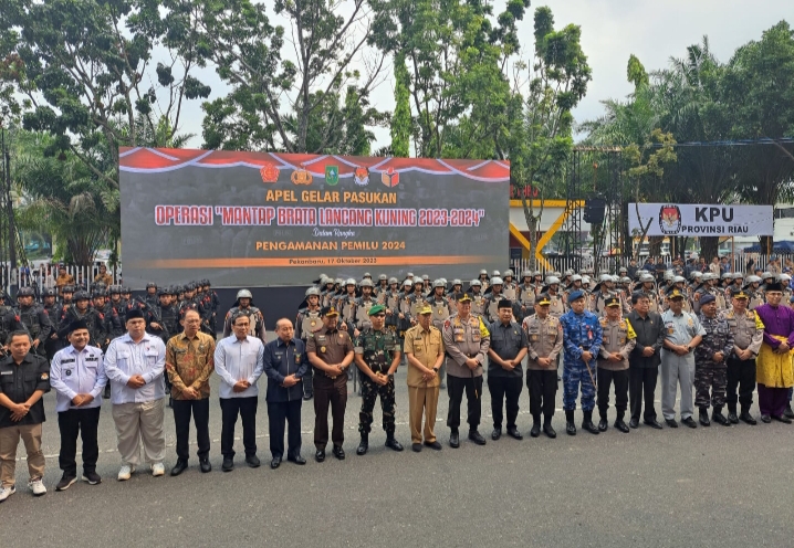 Wakajati Riau Hadiri Apel Gelar Pasukan & Simulasi Sispamkota Operasi Mantap Brata Lancang Kuning 2023-2024