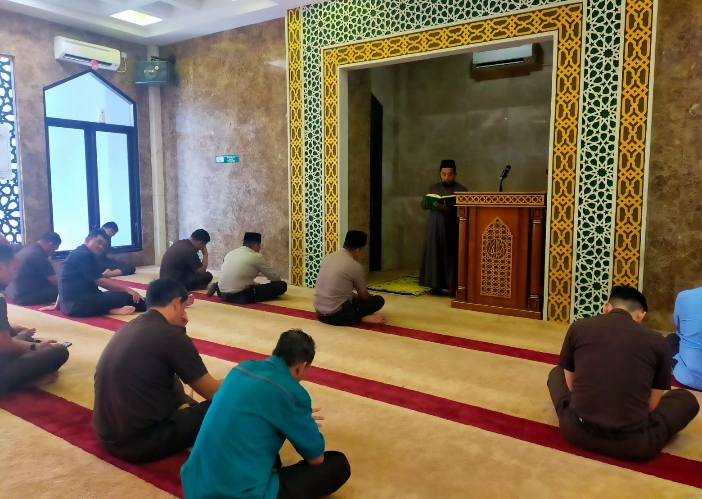 Tausiyah Qobliyah Dzuhur: Ustadz Chairul Ichwan menyampaikan Ternyata Berjalan ke Masjid di Kegelapan Saat Hendak Sholat Subuh dan Isya Memiliki Keutamaan Tersendiri
