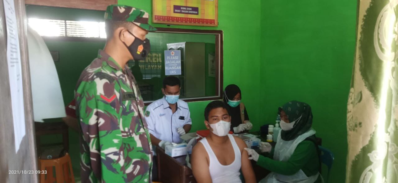 Kodim 0321/Rohil Laksanakan Serbuan Vaksin Pelajar SMA Negeri 1 Bagansinembah